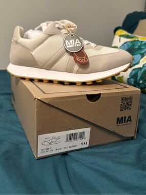 MIA women’s “Race” Beige and White Low-Profile Sneakers